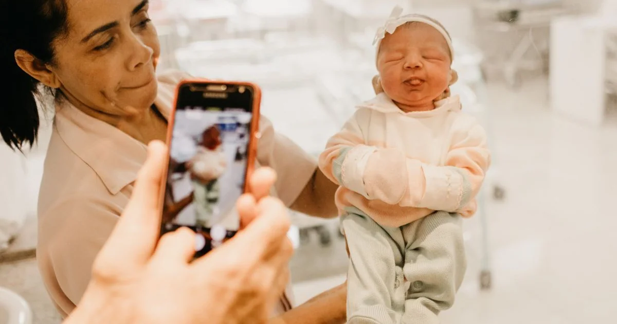 第一个试管婴儿：路易丝·布朗的故事与 IVF 发展史全览