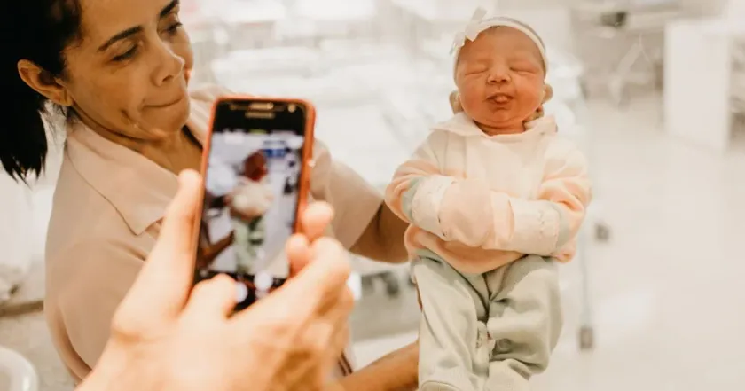 第一个试管婴儿：路易丝·布朗的故事与 IVF 发展史全览